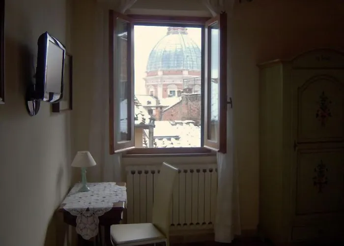 ゲストハウス Dei Rossi 3*